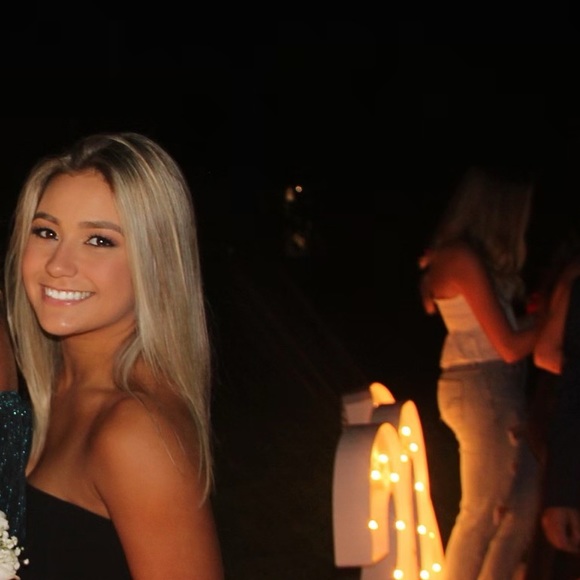 Meet your Posher, Gabriela - Picture 1 of 1